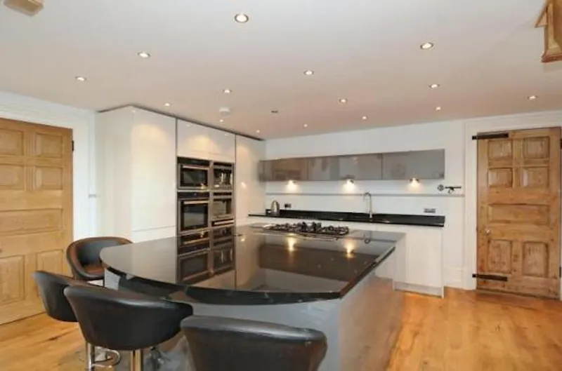 Kitchen at Royston converted police station, Q85 (photo 4)