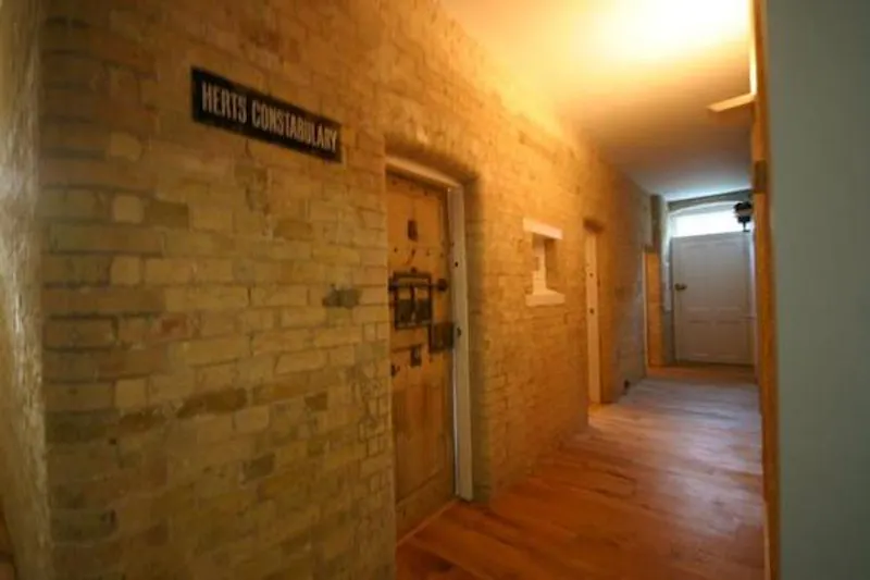 Royston converted police station, Q85 (photo 17)