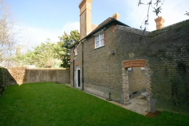 Royston converted police station, Q85 (photo 20)