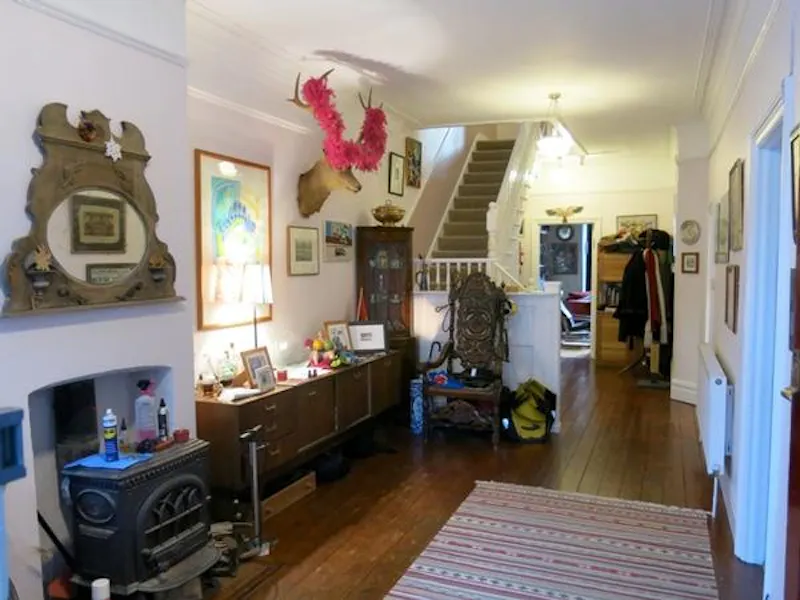 Entrance hall at Family house in Streatham, B1651 (photo 3)