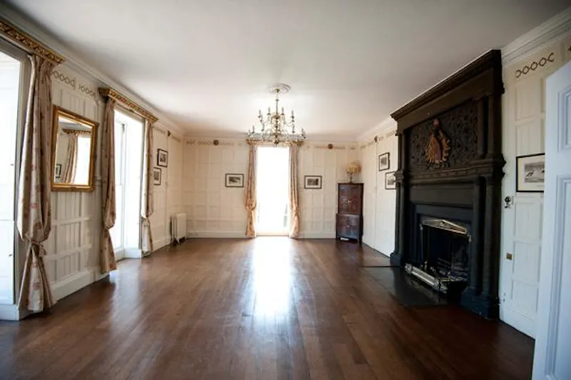 Ballroom at Stately Georgian house in Ledbury, A1362 (photo 6)