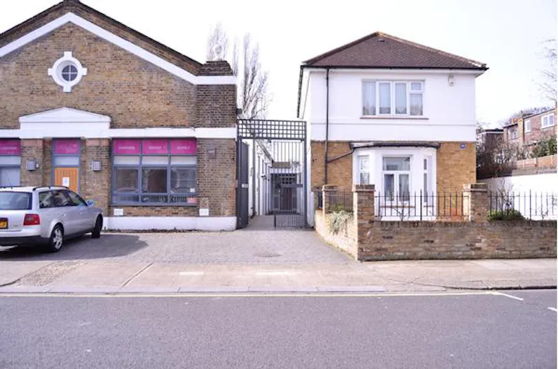 Stylish Stamford Brook home, F1061 (photo 1)