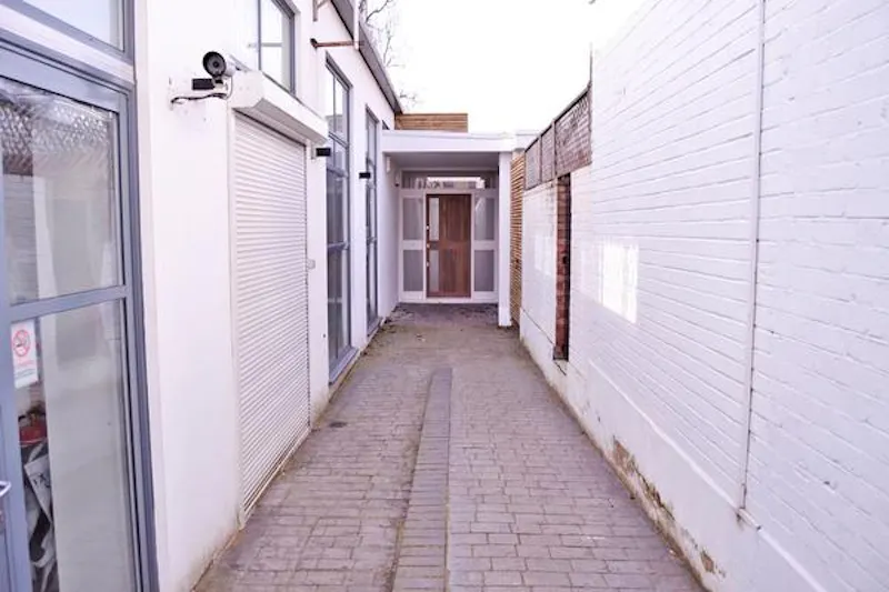 Stylish Stamford Brook home, F1061 (photo 37)
