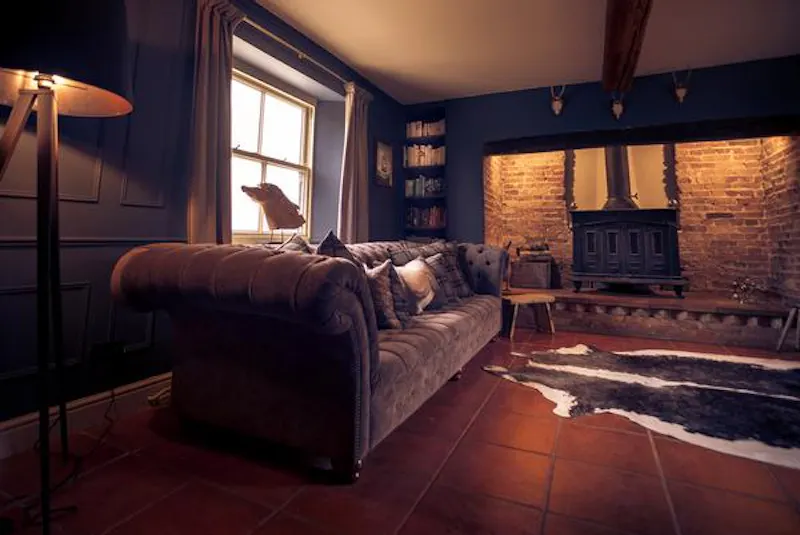 Stylish dark Ely farmhouse, L653 (photo 6)