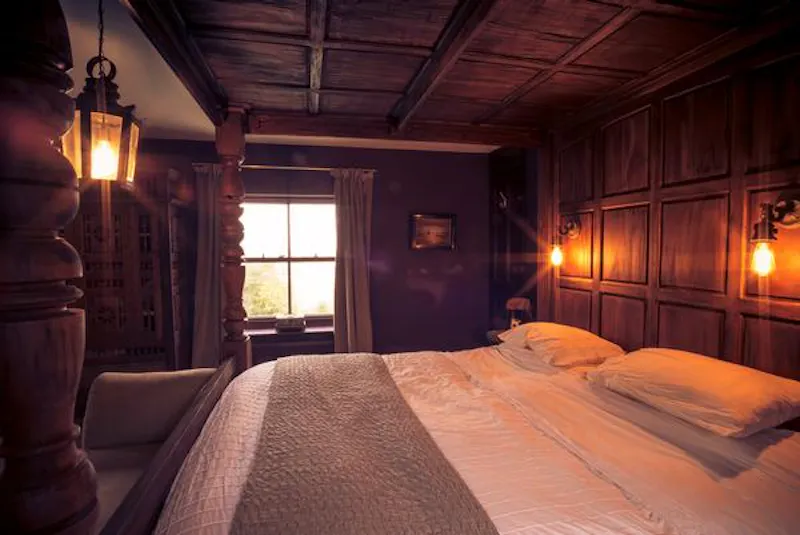 Stylish dark Ely farmhouse, L653 (photo 9)