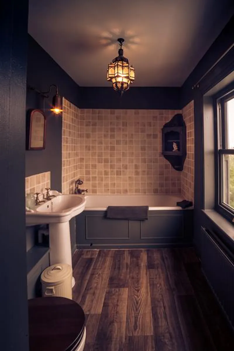 Stylish dark Ely farmhouse, L653 (photo 15)
