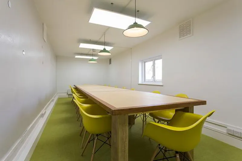 Boardroom at Unique Canonbury studio space, N389 (photo 6)