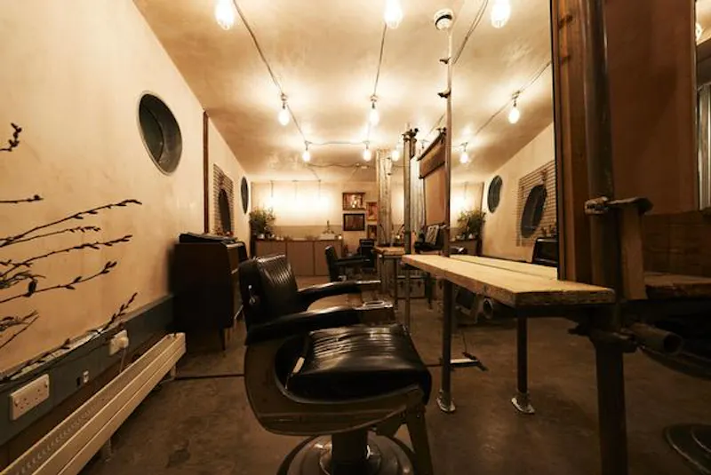 London Fields barber, Q87 (photo 4)