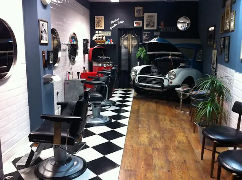 Traditional Hackney barber shop , Q88 (photo 1)
