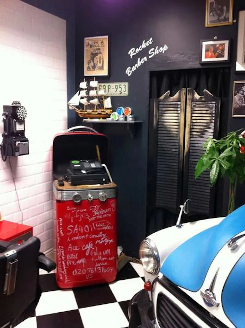 Traditional Hackney barber shop , Q88 (photo 4)