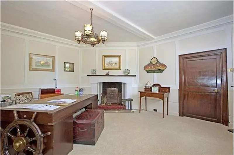 Study at Iver 17th century country house, M69 (photo 7)