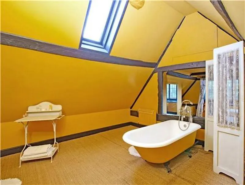 Bath - rolltop at Iver 17th century country house, M69 (photo 11)