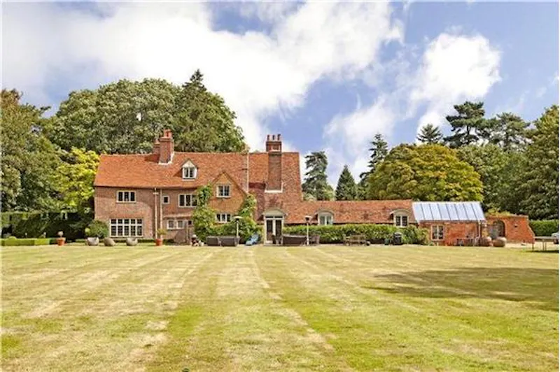 Garden at Iver 17th century country house, M69 (photo 15)