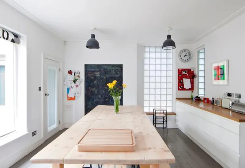 Kitchen island at Bright, modern Hackney house, A1367 (photo 3)