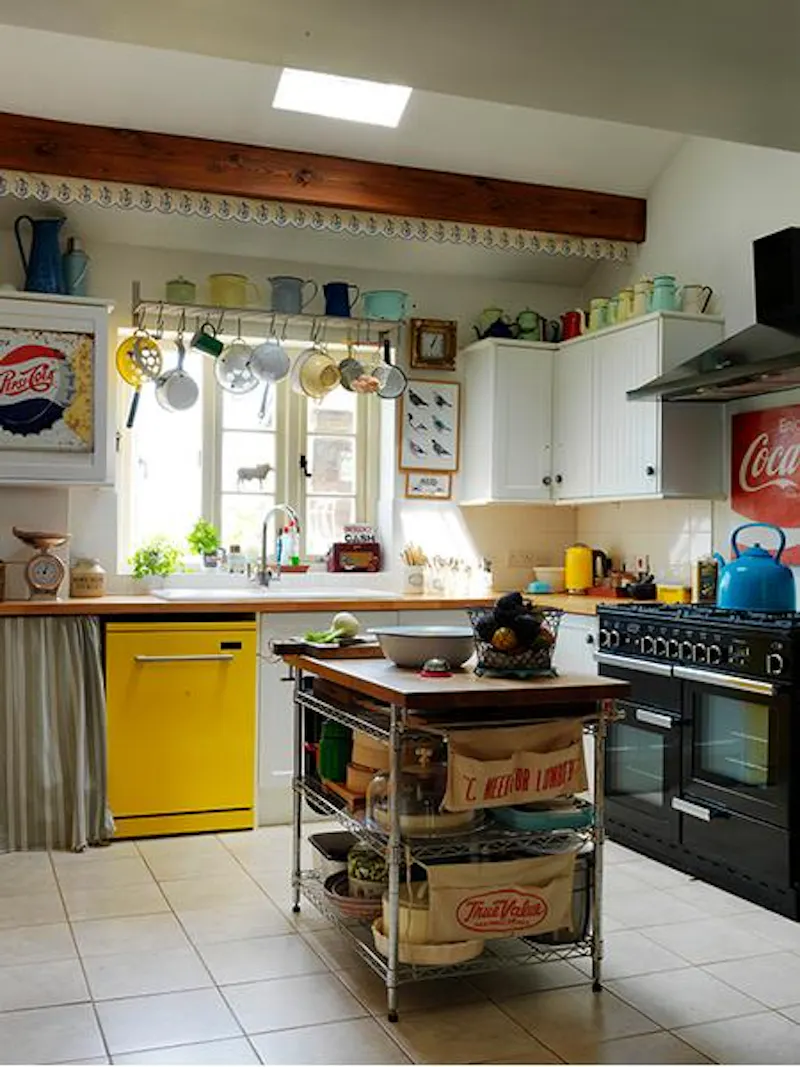 Kitchen at Film location C855 in Oxfordshire (photo 3)
