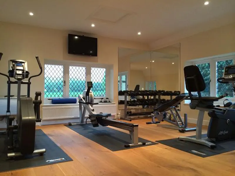 Gym at Beautiful Ware Tudor house, M289 (photo 15)