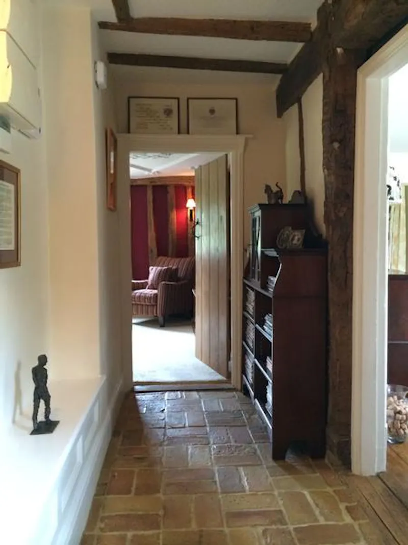 Beautiful Ware Tudor house, M289 (photo 18)