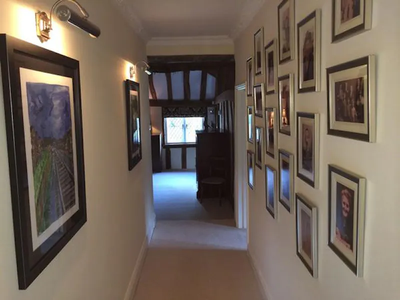 Beautiful Ware Tudor house, M289 (photo 19)