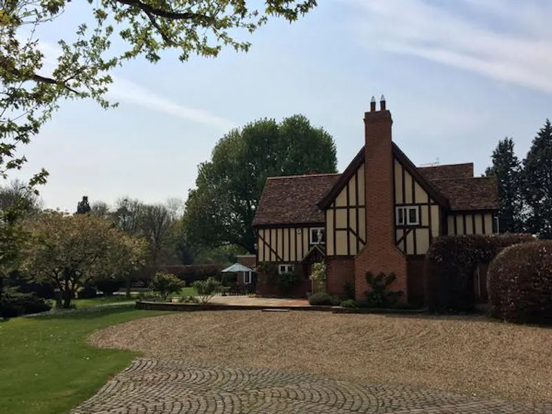 Beautiful Ware Tudor house, M289 (photo 29)