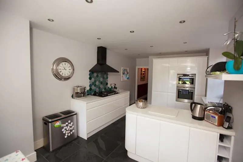 Kitchen island at West Dulwich family house, E408 (photo 14)