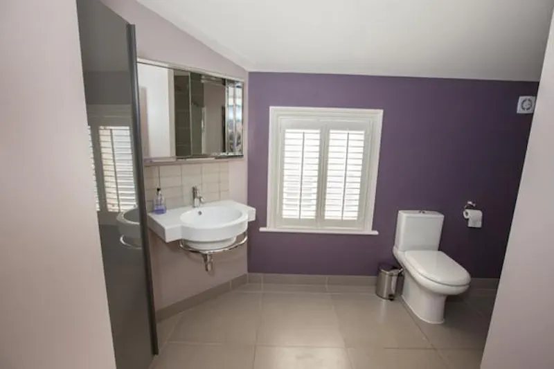 Bathroom at West Dulwich family house, E408 (photo 38)