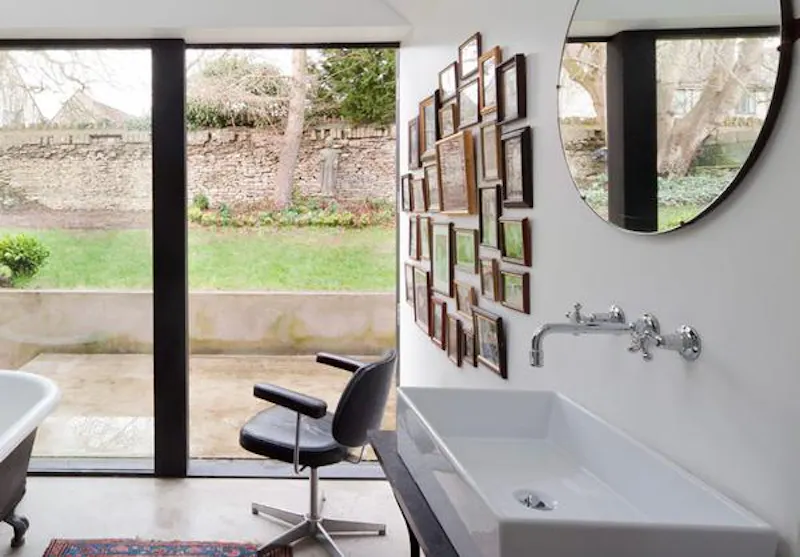 Bathroom at Film location CH92 in Wiltshire (photo 9)