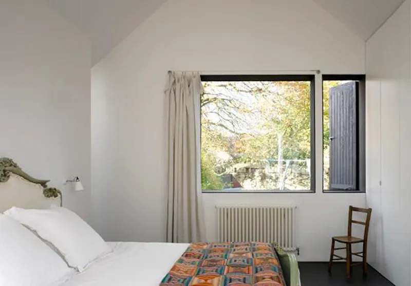 Bedroom at Film location CH92 in Wiltshire (photo 15)