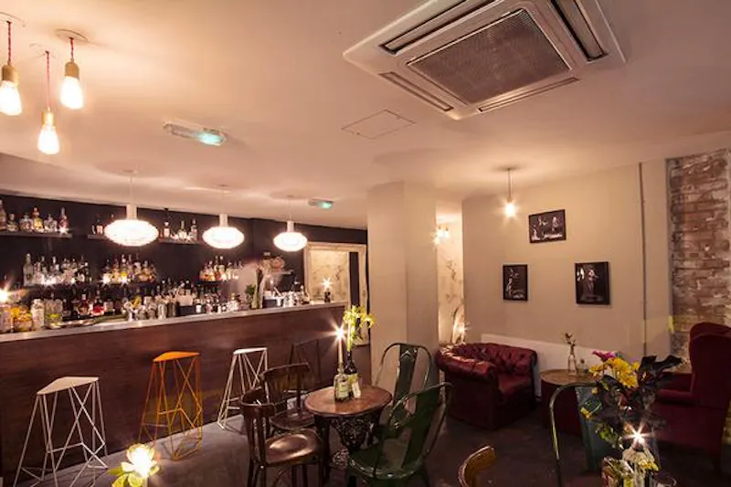 Bar at Hackney cocktail club, R792 (photo 2)