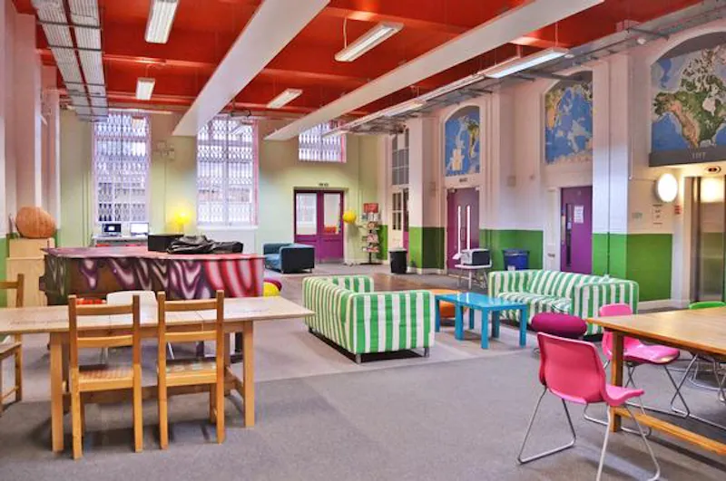 Entrance hall at Colourful Angel school/studio, Q95 (photo 2)