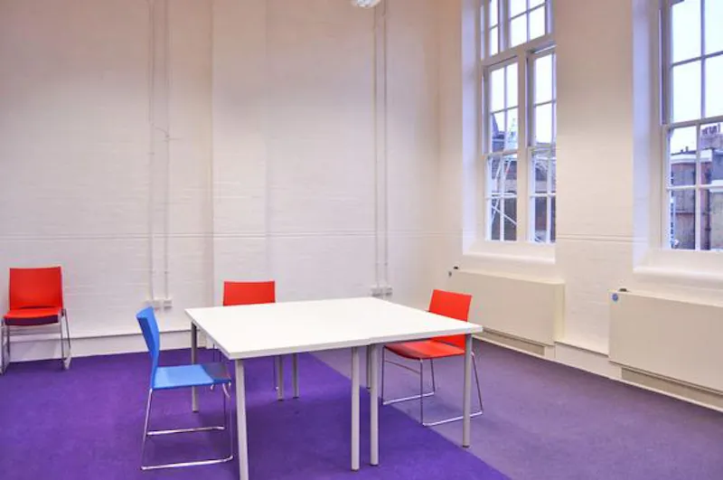 Living Room at Colourful Angel school/studio, Q95 (photo 24)
