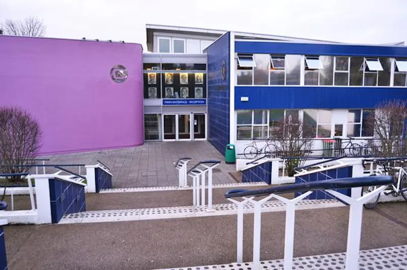 Modern Dulwich School, J212 (photo 1)