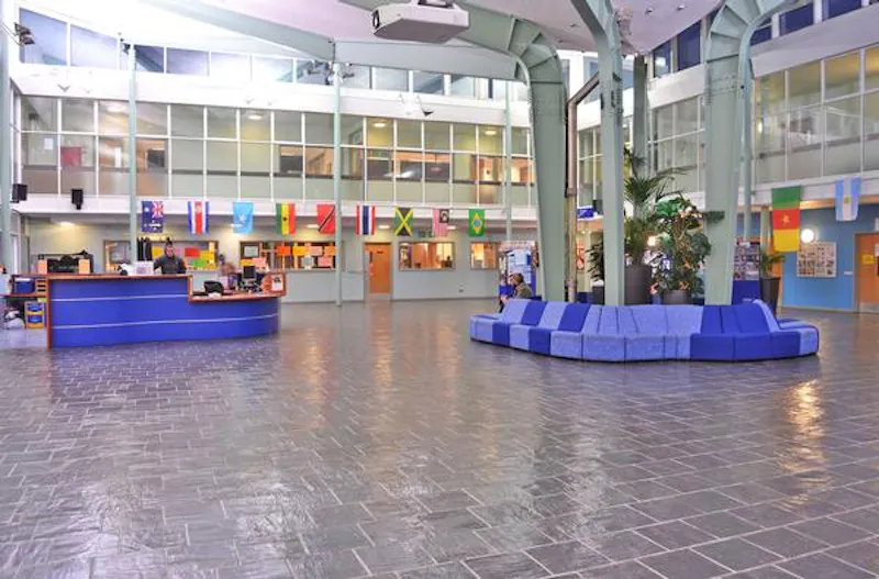 Modern Dulwich School, J212 (photo 4)