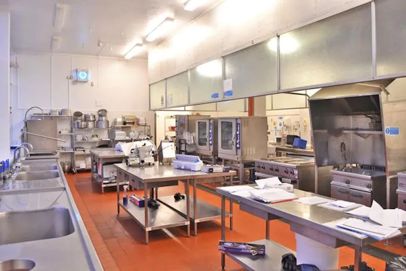 Kitchen at Modern Dulwich School, J212 (photo 11)
