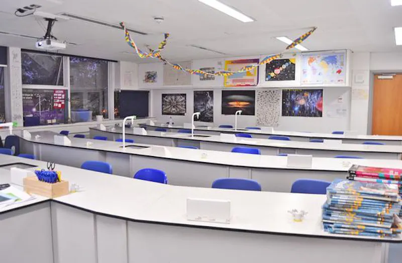 Laboratory at Modern Dulwich School, J212 (photo 37)