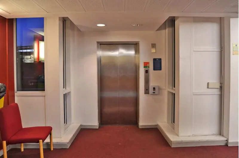 Lift at Modern Dulwich School, J212 (photo 39)