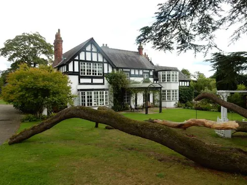 Tudor Cheshire country home, M291