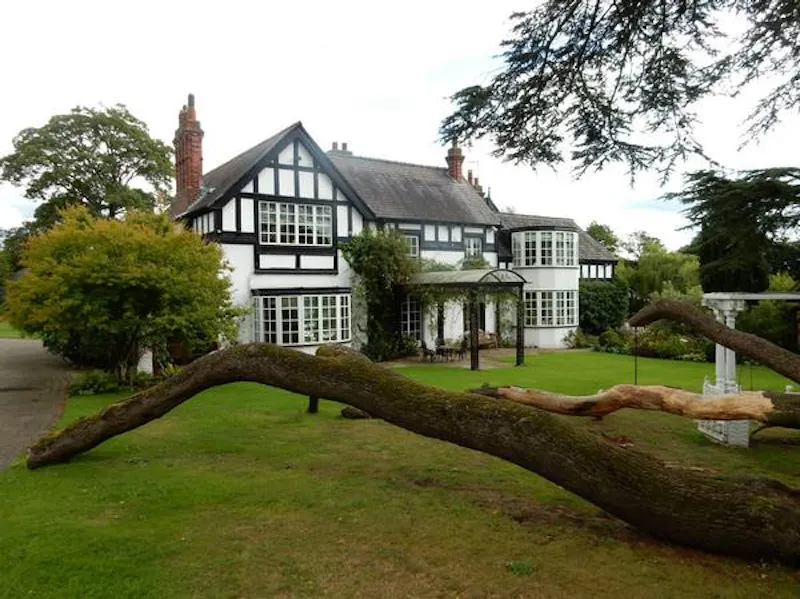 Tudor Cheshire country home, M291 (photo 1)