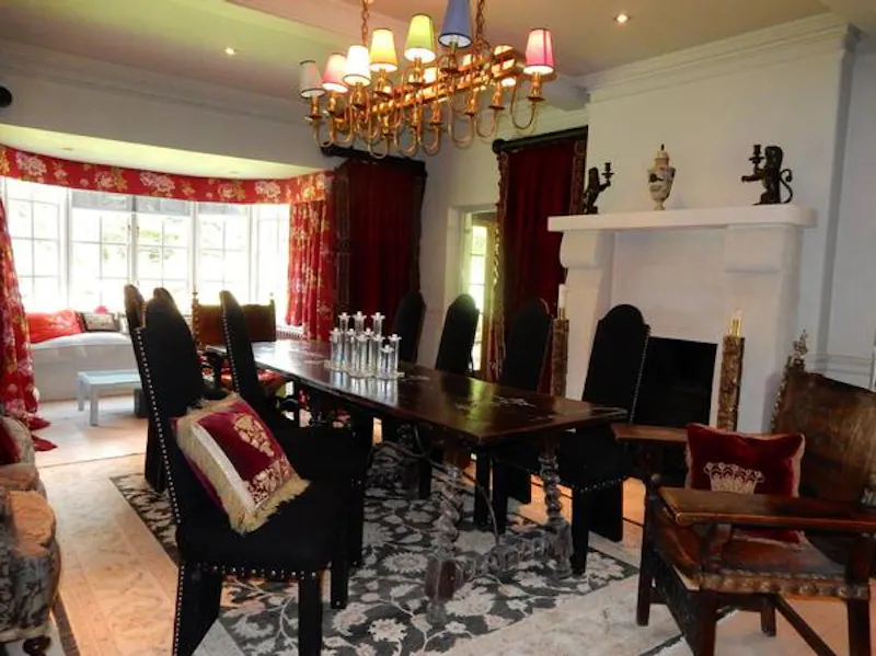 Dining room at Tudor Cheshire country home, M291 (photo 6)