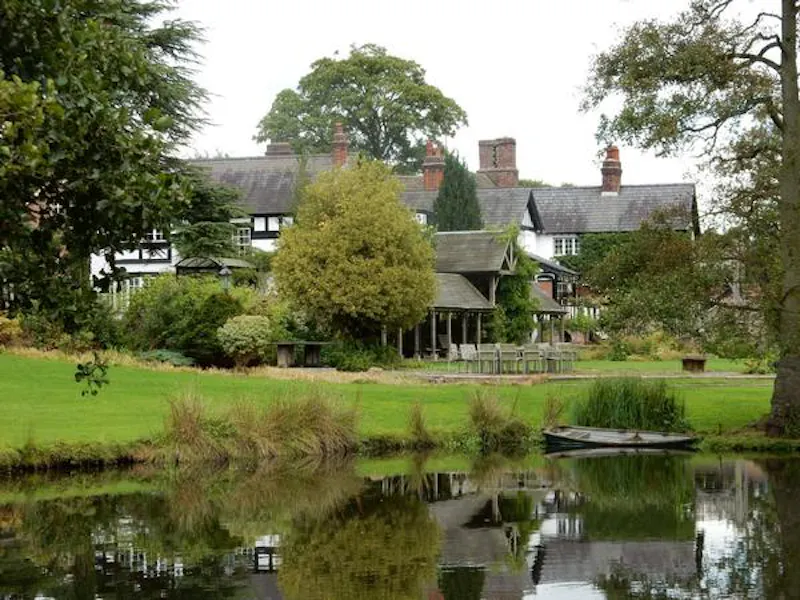 Garden at Tudor Cheshire country home, M291 (photo 10)
