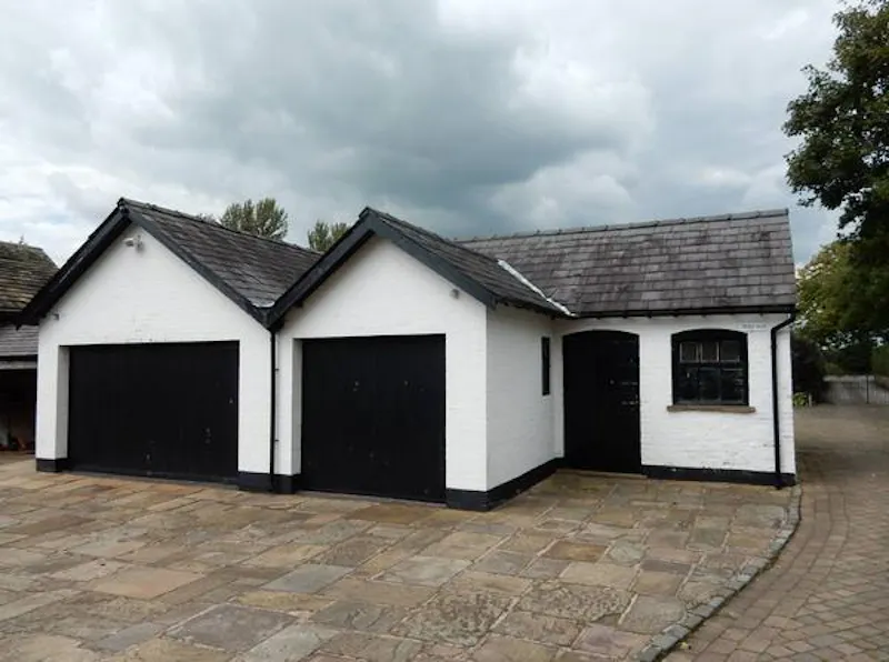 Garage at Tudor Cheshire country home, M291 (photo 22)
