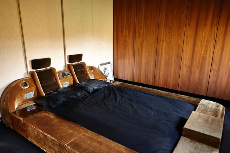Bedroom at Cool, retro Bow house, B1659 (photo 12)
