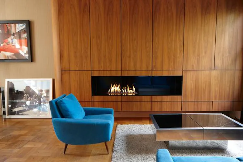 Fireplace at Cool, retro Bow house, B1659 (photo 7)
