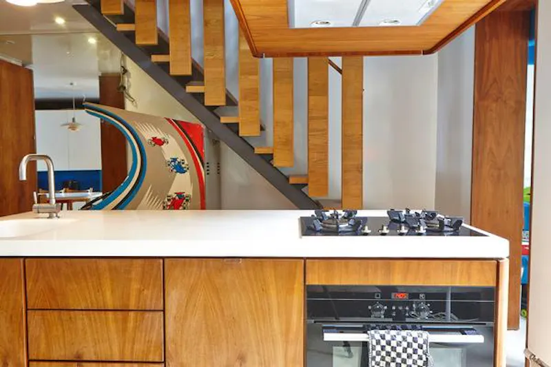 Cool, retro Bow house, B1659 (photo 15)