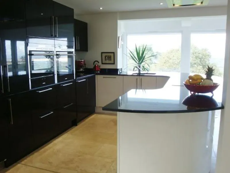Hillside modern home near Bristol, K400 (photo 3)