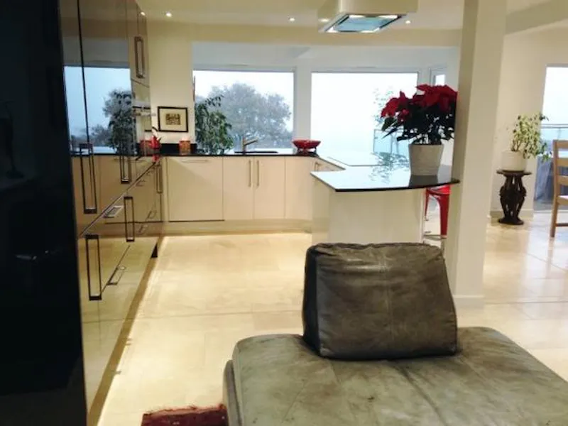 Kitchen at Hillside modern home near Bristol, K400 (photo 5)