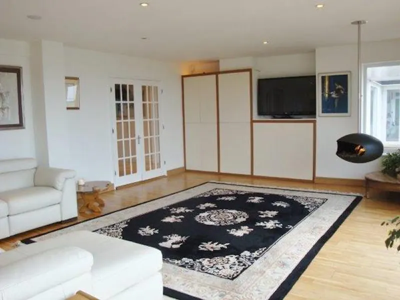 Hillside modern home near Bristol, K400 (photo 10)