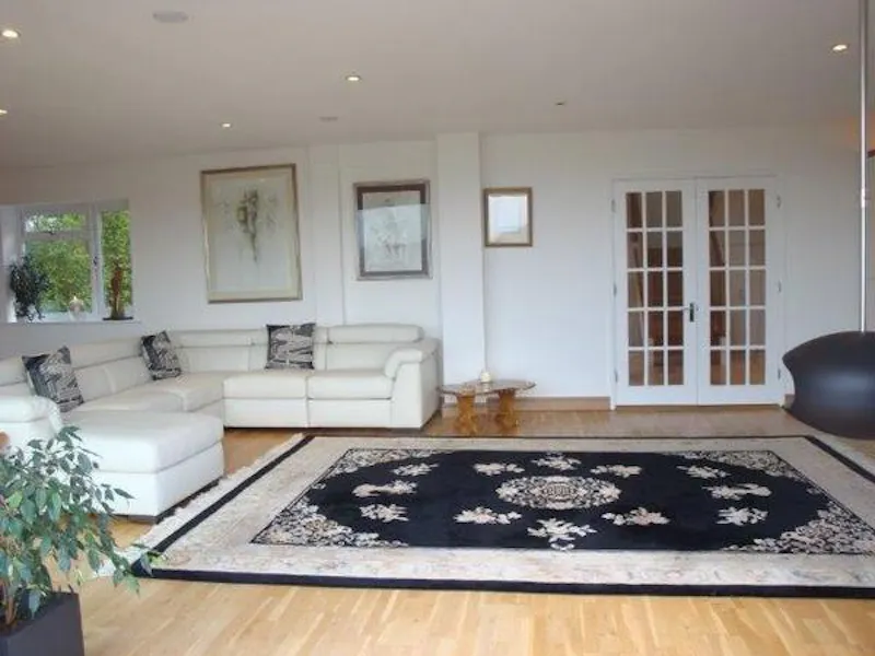 Hillside modern home near Bristol, K400 (photo 11)