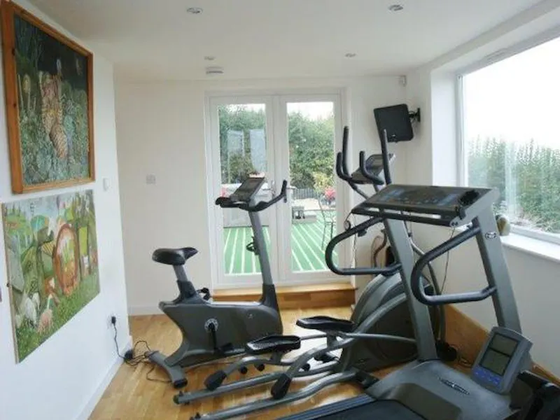Hillside modern home near Bristol, K400 (photo 14)