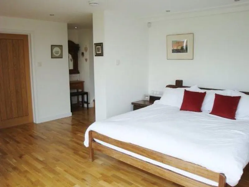 Bedroom at Hillside modern home near Bristol, K400 (photo 15)