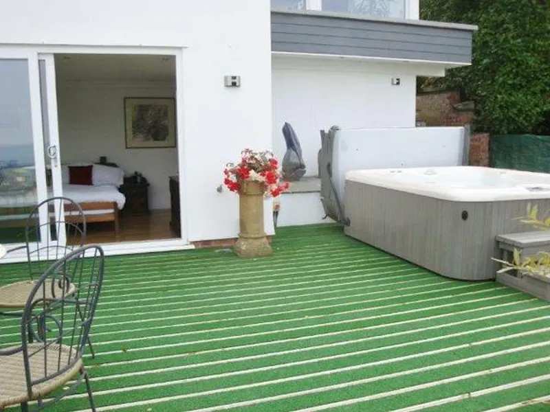 Balcony at Hillside modern home near Bristol, K400 (photo 24)